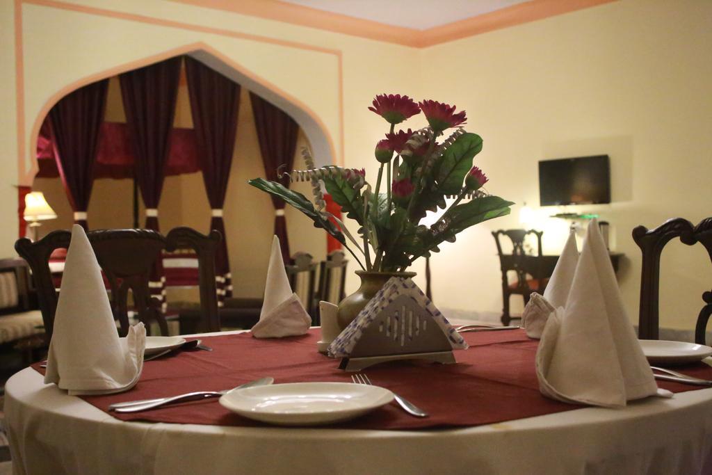 V Resorts Rajmahal Orchha Exteriér fotografie