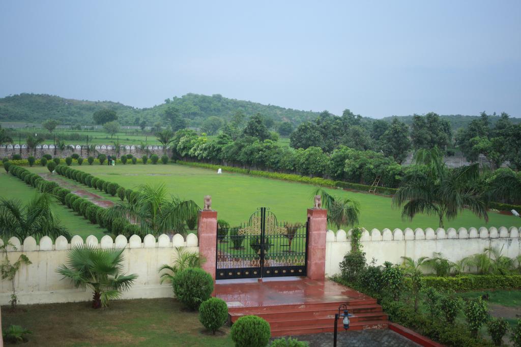 V Resorts Rajmahal Orchha Exteriér fotografie
