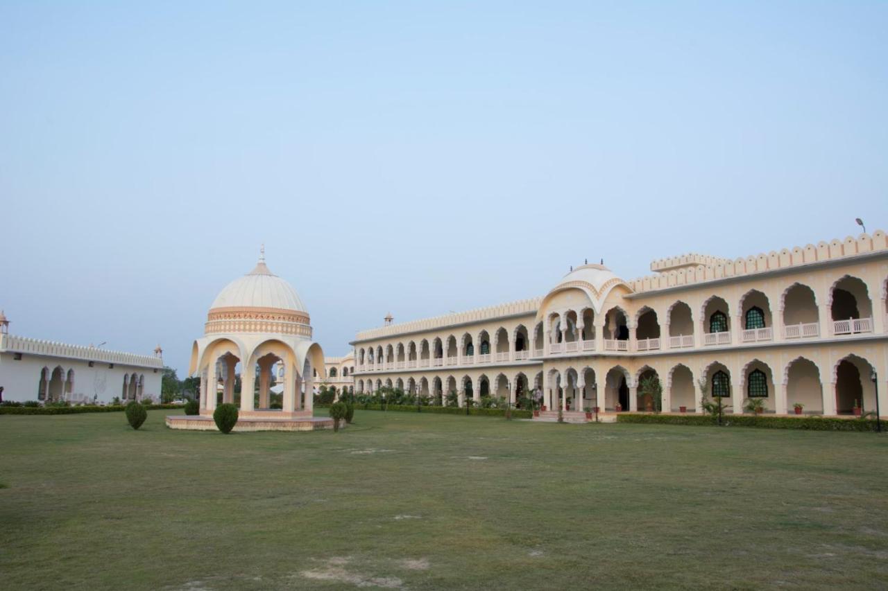 V Resorts Rajmahal Orchha Exteriér fotografie