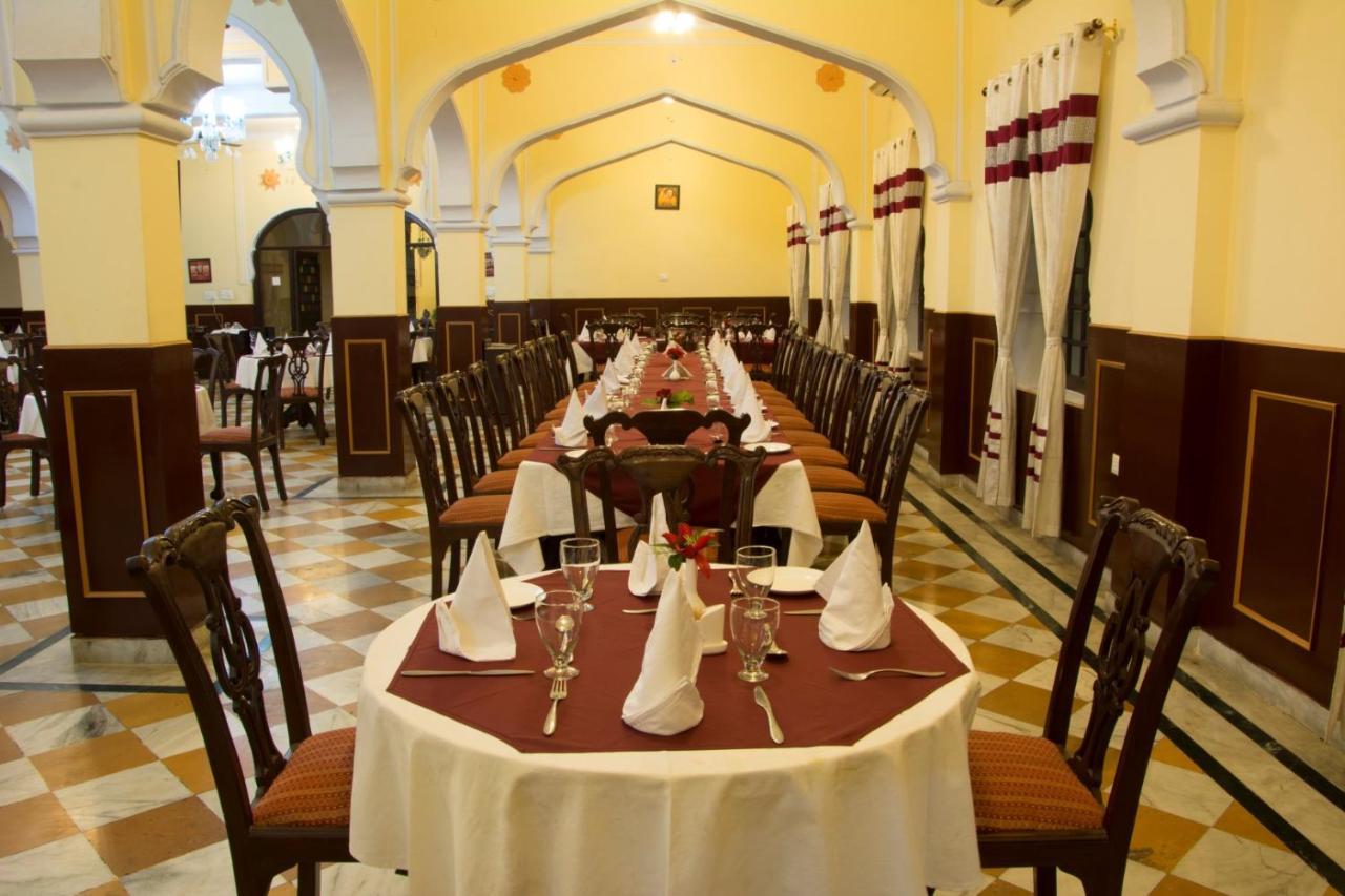 V Resorts Rajmahal Orchha Exteriér fotografie