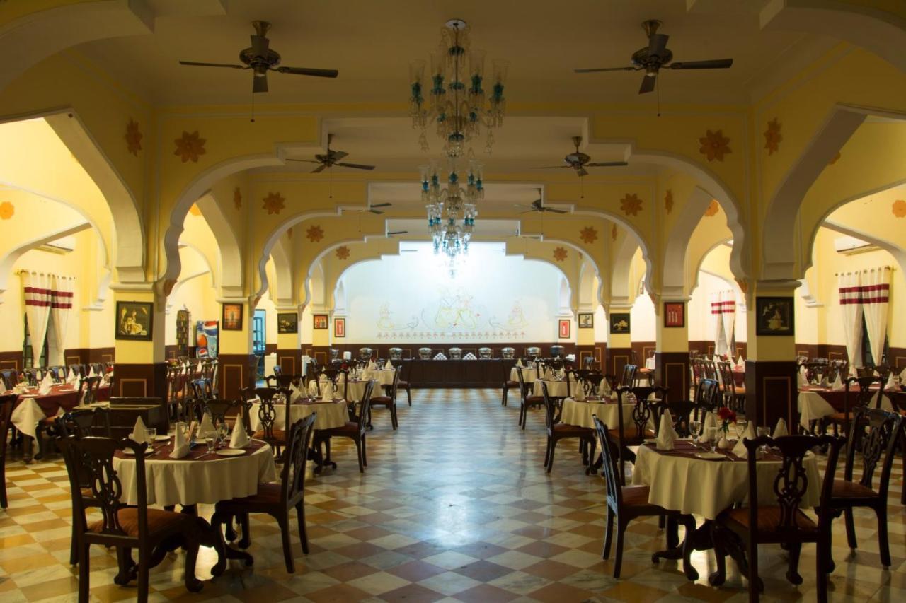 V Resorts Rajmahal Orchha Exteriér fotografie