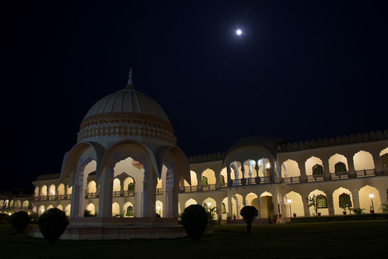 V Resorts Rajmahal Orchha Exteriér fotografie