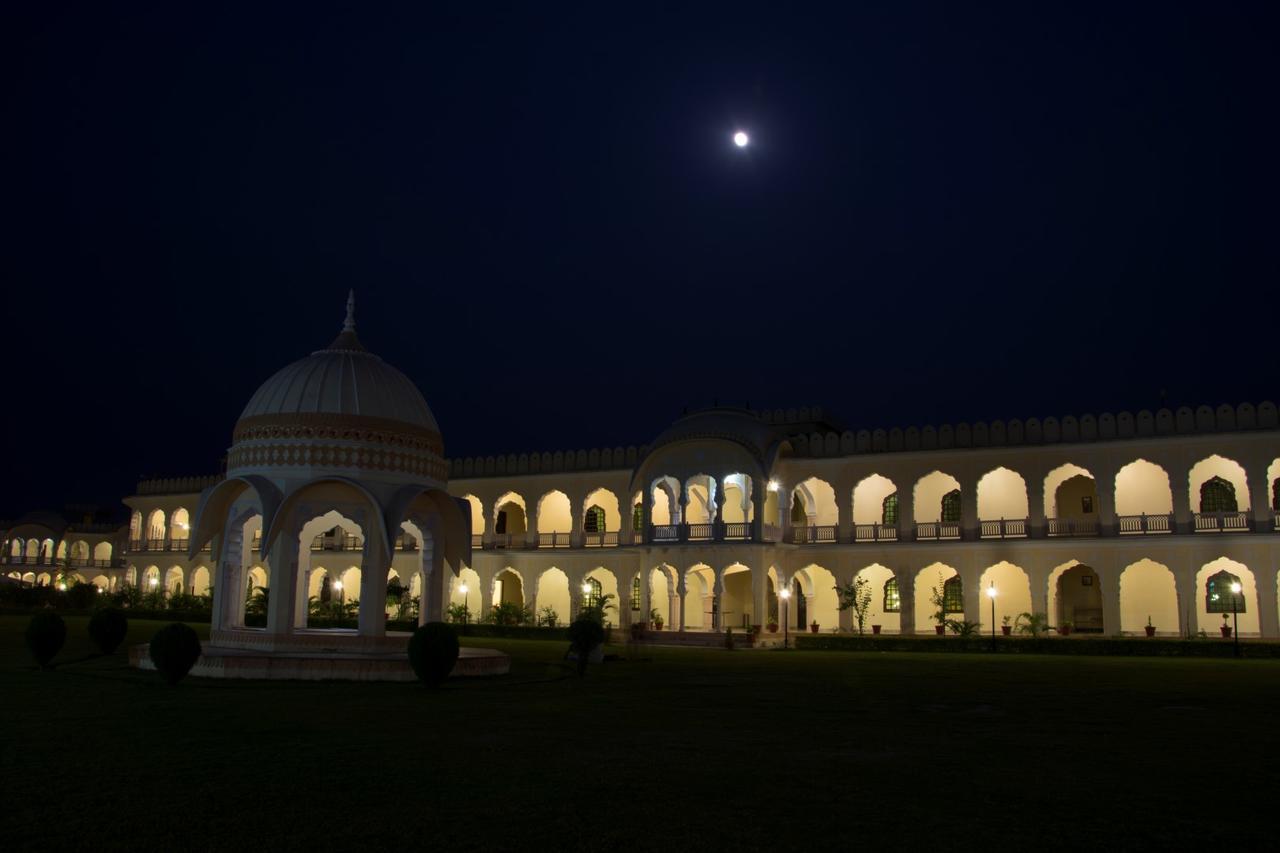 V Resorts Rajmahal Orchha Exteriér fotografie